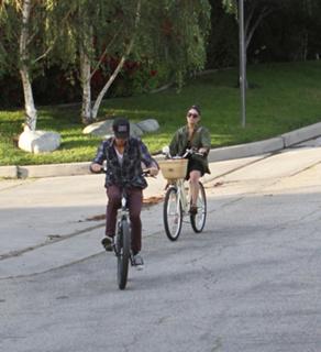 Vanessa Hudgens feet photo thumbnail