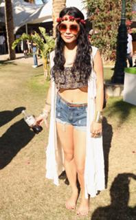 Vanessa Hudgens feet photo thumbnail