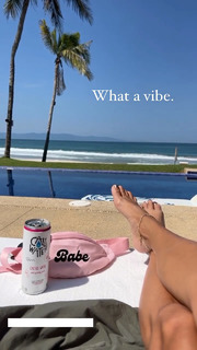 Vanessa Hudgens feet photo thumbnail