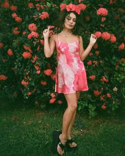 Vanessa Hudgens feet photo thumbnail
