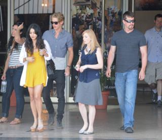 Vanessa Hudgens feet photo thumbnail