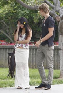 Vanessa Hudgens feet photo thumbnail