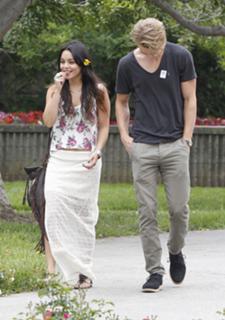 Vanessa Hudgens feet photo thumbnail