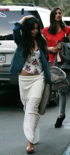 Vanessa Hudgens feet photo thumbnail