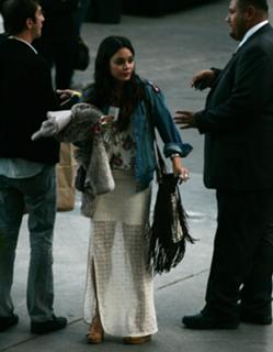Vanessa Hudgens feet photo thumbnail