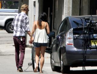 Vanessa Hudgens feet photo thumbnail