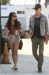 Vanessa Hudgens feet photo thumbnail