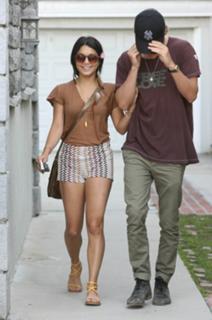 Vanessa Hudgens feet photo thumbnail