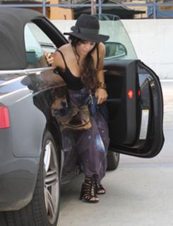 Vanessa Hudgens feet photo thumbnail