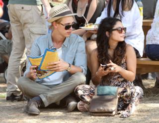 Vanessa Hudgens feet photo thumbnail