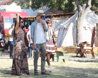 Vanessa Hudgens feet photo thumbnail