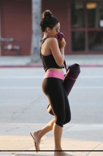 Vanessa Hudgens feet photo thumbnail