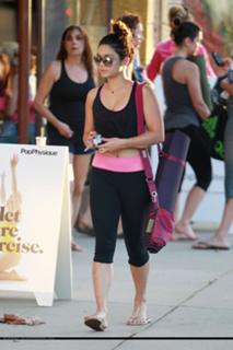 Vanessa Hudgens feet photo thumbnail
