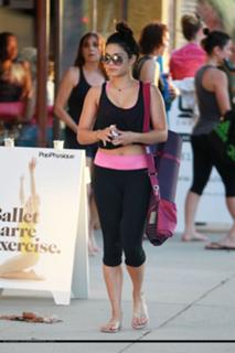 Vanessa Hudgens feet photo thumbnail