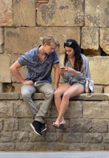 Vanessa Hudgens feet photo thumbnail