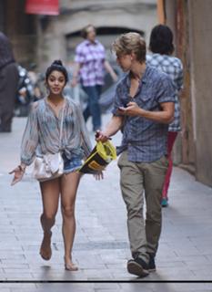 Vanessa Hudgens feet photo thumbnail