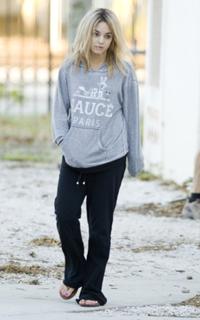 Vanessa Hudgens feet photo thumbnail