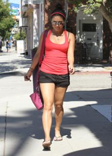 Vanessa Hudgens feet photo thumbnail