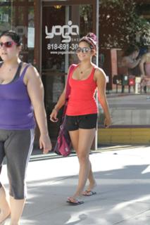 Vanessa Hudgens feet photo thumbnail