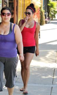 Vanessa Hudgens feet photo thumbnail