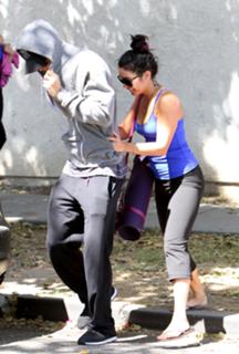 Vanessa Hudgens feet photo thumbnail