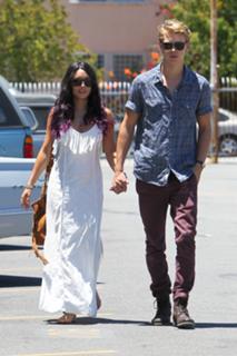 Vanessa Hudgens feet photo thumbnail