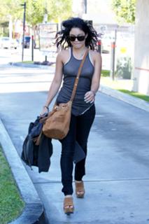 Vanessa Hudgens feet photo thumbnail