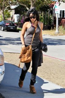 Vanessa Hudgens feet photo thumbnail