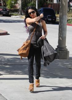 Vanessa Hudgens feet photo thumbnail