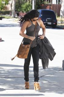 Vanessa Hudgens feet photo thumbnail