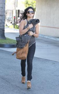 Vanessa Hudgens feet photo thumbnail