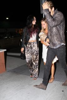 Vanessa Hudgens feet photo thumbnail