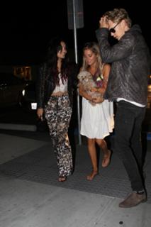 Vanessa Hudgens feet photo thumbnail