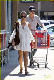 Vanessa Hudgens feet photo thumbnail