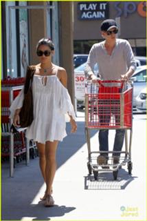 Vanessa Hudgens feet photo thumbnail