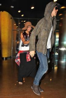 Vanessa Hudgens feet photo thumbnail