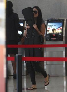 Vanessa Hudgens feet photo thumbnail