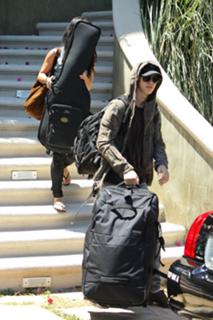 Vanessa Hudgens feet photo thumbnail