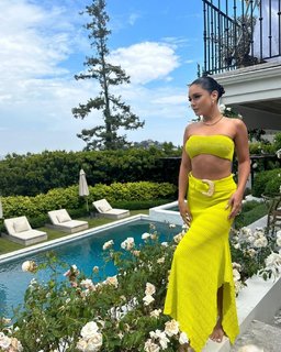 Vanessa Hudgens feet photo thumbnail