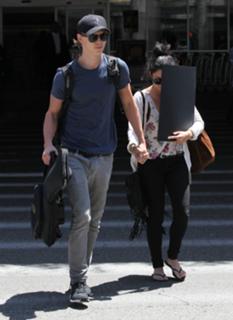 Vanessa Hudgens feet photo thumbnail