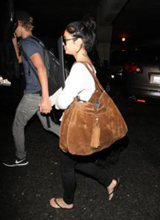 Vanessa Hudgens feet photo thumbnail