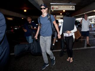 Vanessa Hudgens feet photo thumbnail