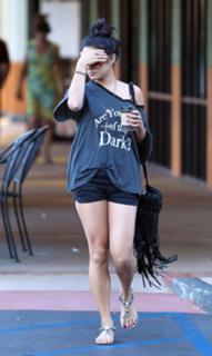 Vanessa Hudgens feet photo thumbnail