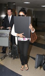 Vanessa Hudgens feet photo thumbnail