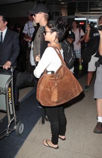 Vanessa Hudgens feet photo thumbnail