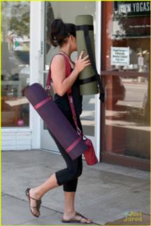 Vanessa Hudgens feet photo thumbnail