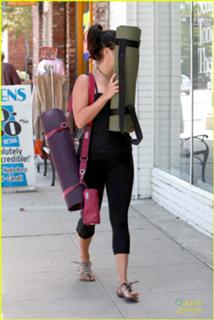 Vanessa Hudgens feet photo thumbnail