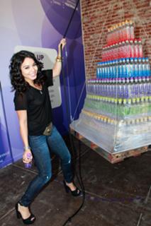 Vanessa Hudgens feet photo thumbnail