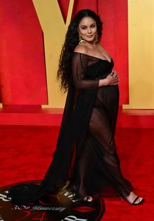Vanessa Hudgens feet photo thumbnail