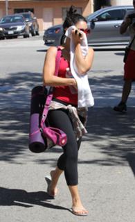 Vanessa Hudgens feet photo thumbnail